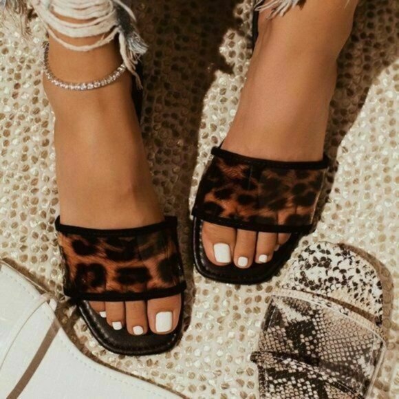 NIB Animal Print Flats SLIDES SIZE 7 Black Sandals - Picture 2 of 8